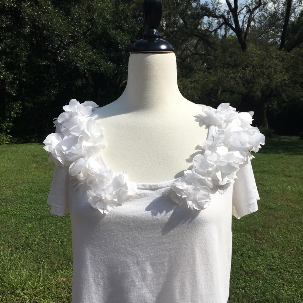 White Flutter Floral Tee Shirt L